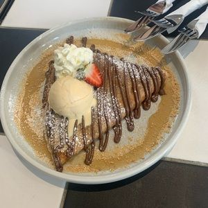 Meet your Posher, Erinna